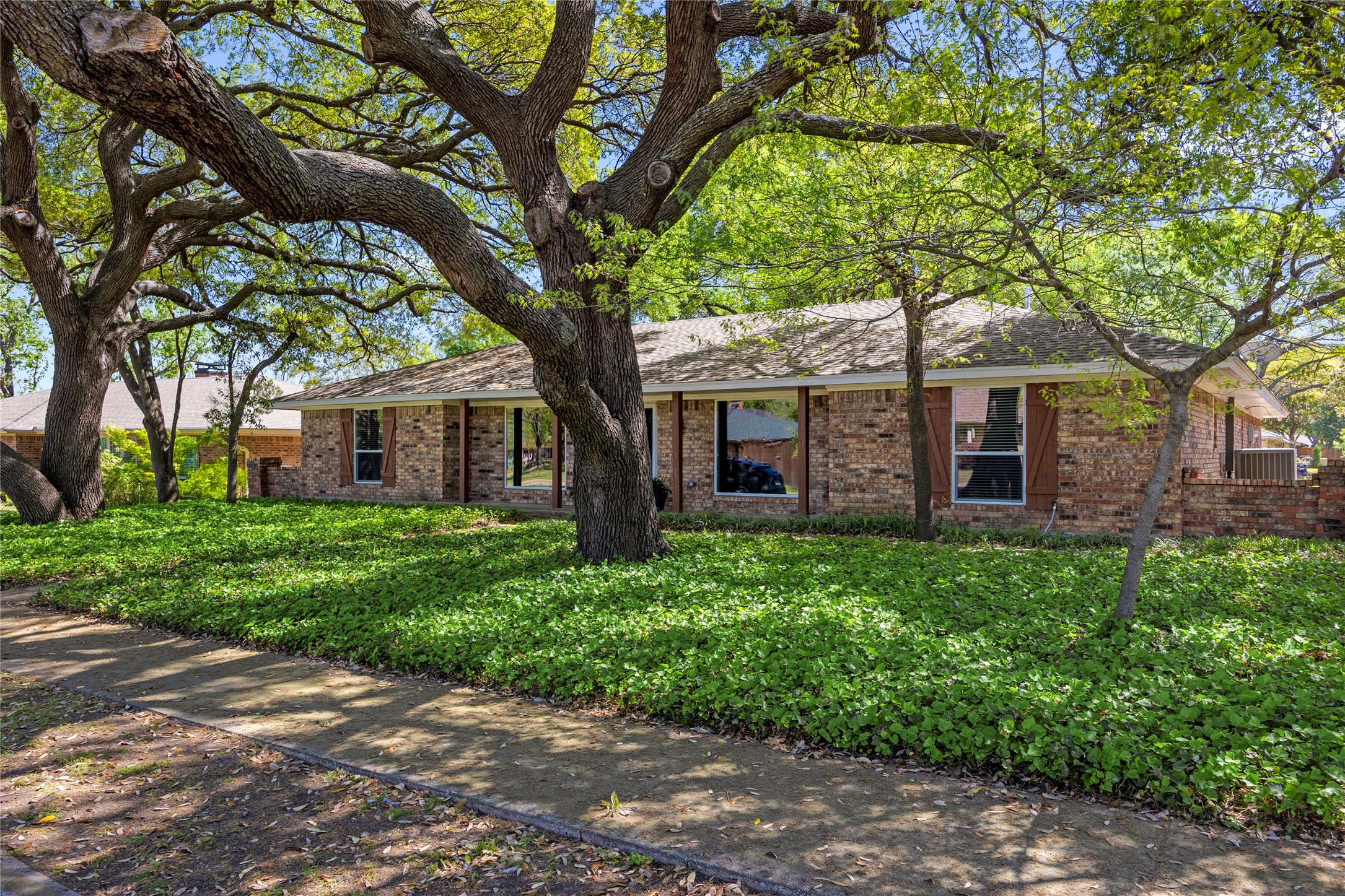 Property photo 02 of 2616 Pin Oak Lane, Plano, TX 75075 | MLS #21220712