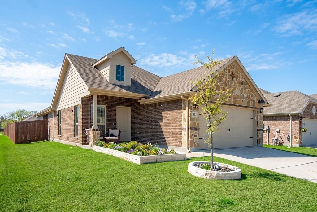 Property photo 02 of 612 Daybreak Lane, Lavon, TX 75166 | MLS #21220770