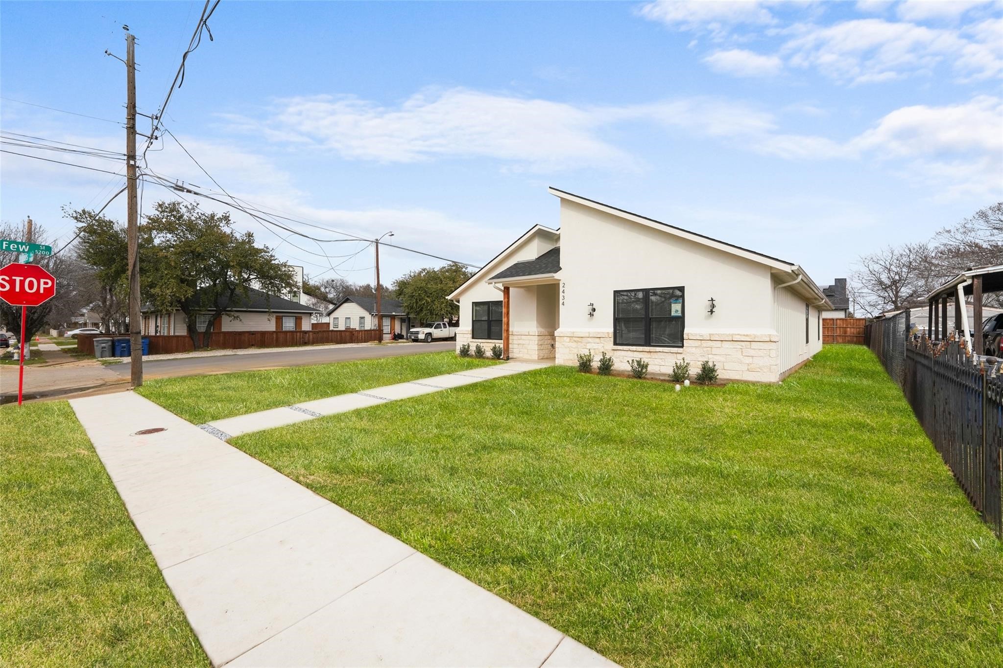 Property photo 04 of 2434 Iroquois Street, Dallas, TX 75212 | MLS #21220771