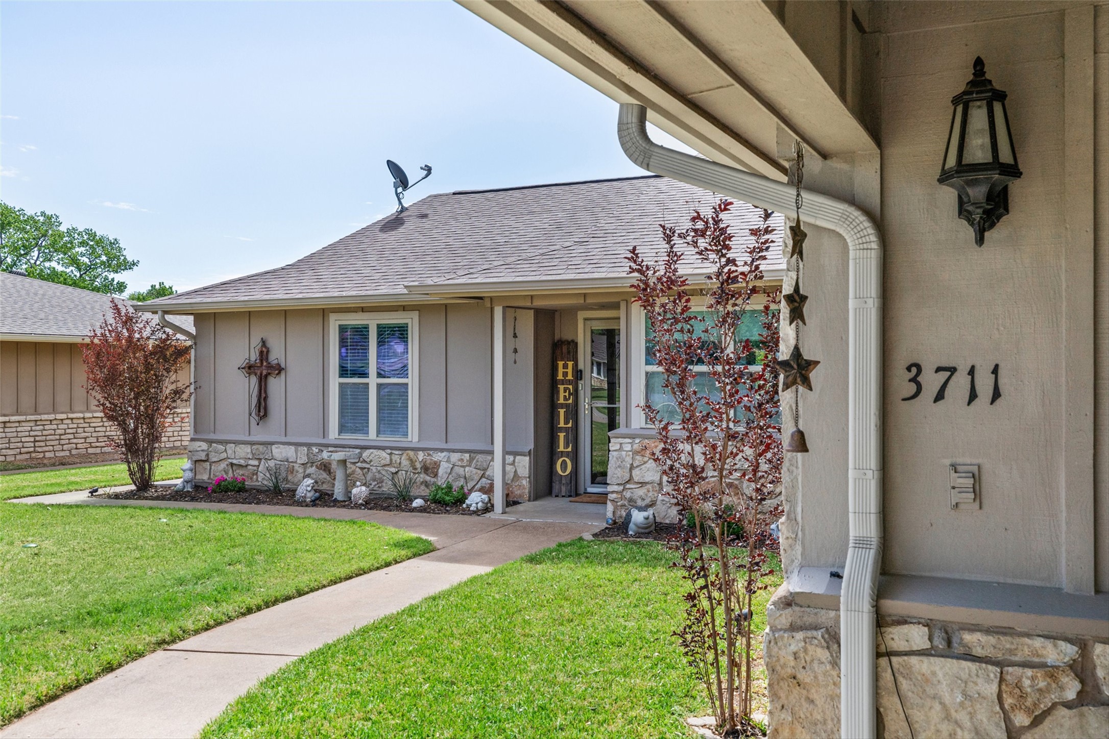 Property photo 01 of 3711 Quail Run, Granbury, TX 76049 | MLS #21220831