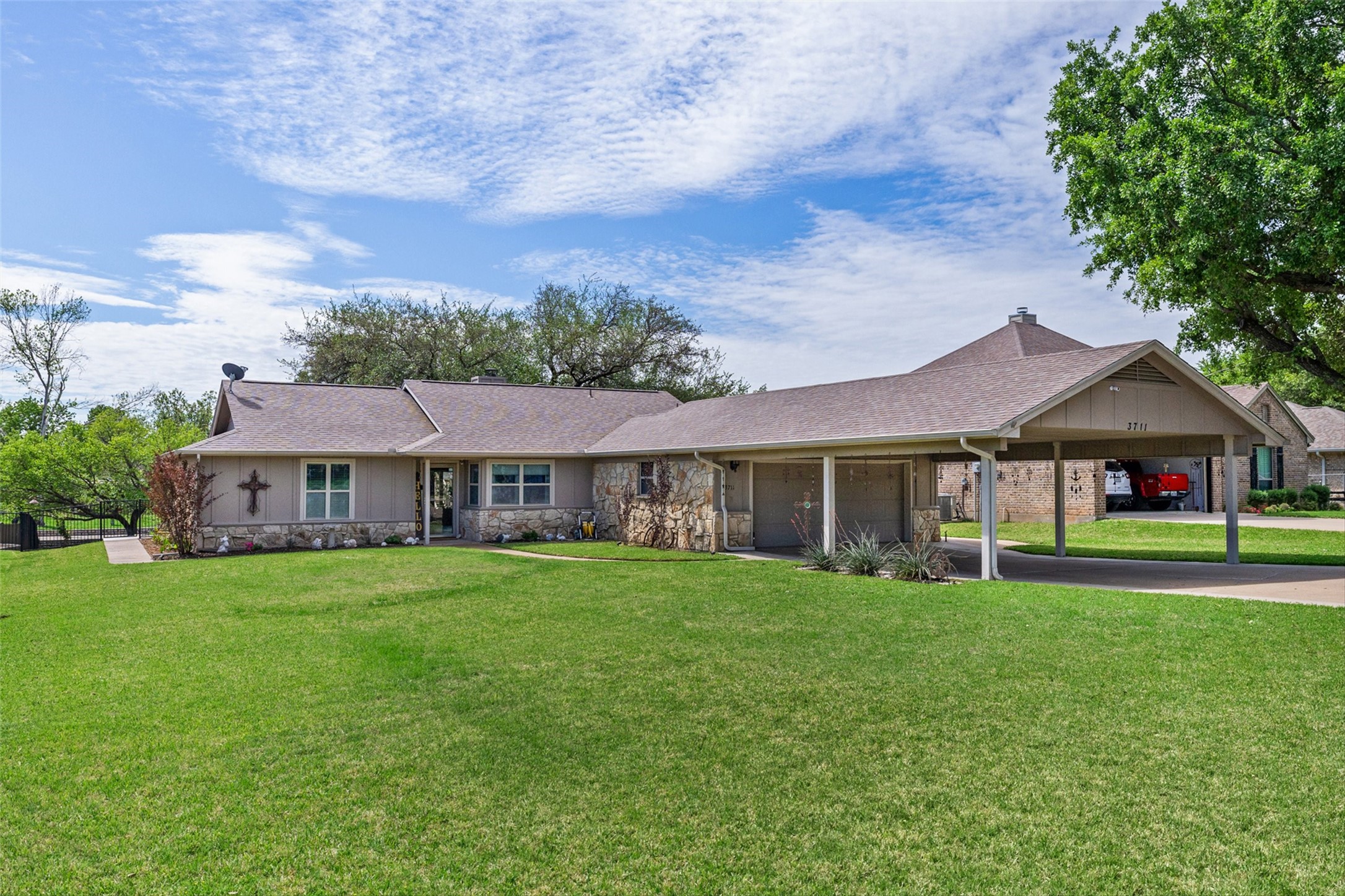 Property photo 03 of 3711 Quail Run, Granbury, TX 76049 | MLS #21220831