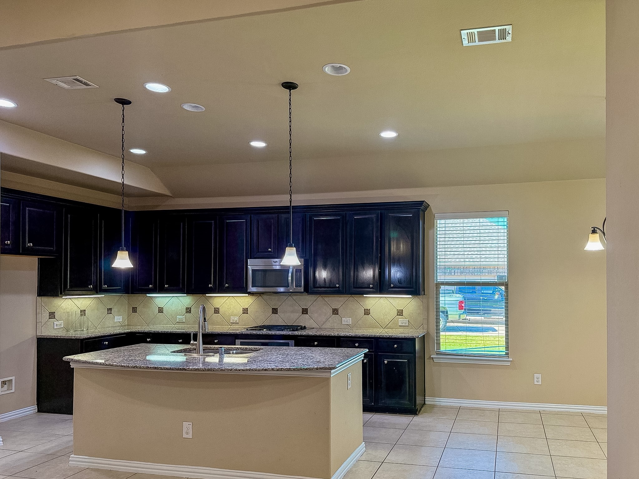 Property photo 04 of 288 Benwick Drive, Sunnyvale, TX 75182 | MLS #21221153