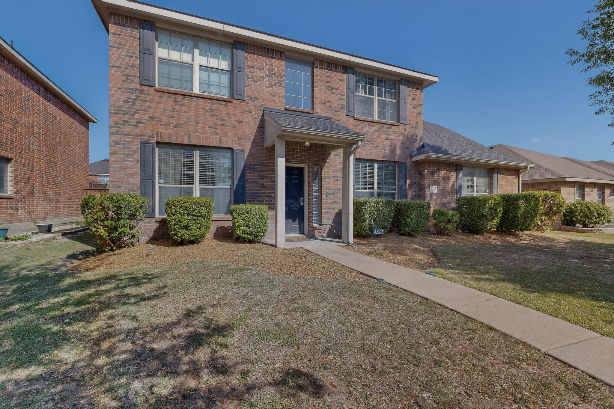 Property photo 02 of 1321 Illinois Avenue, Lancaster, TX 75134 | MLS #21221232