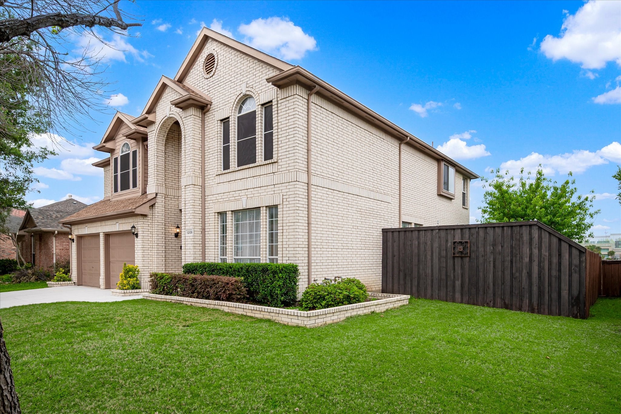Property photo 02 of 1209 Silverwood Drive, Flower Mound, TX 75028 | MLS #21221742
