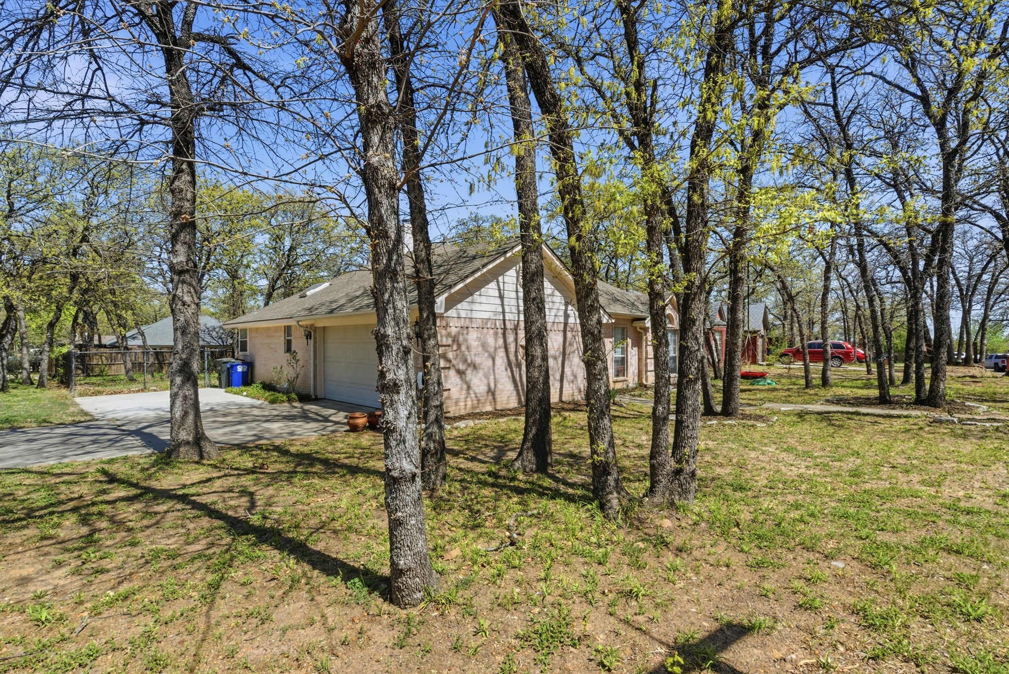 Property photo 02 of 705 Oak Park Drive, Azle, TX 76020 | MLS #21222118