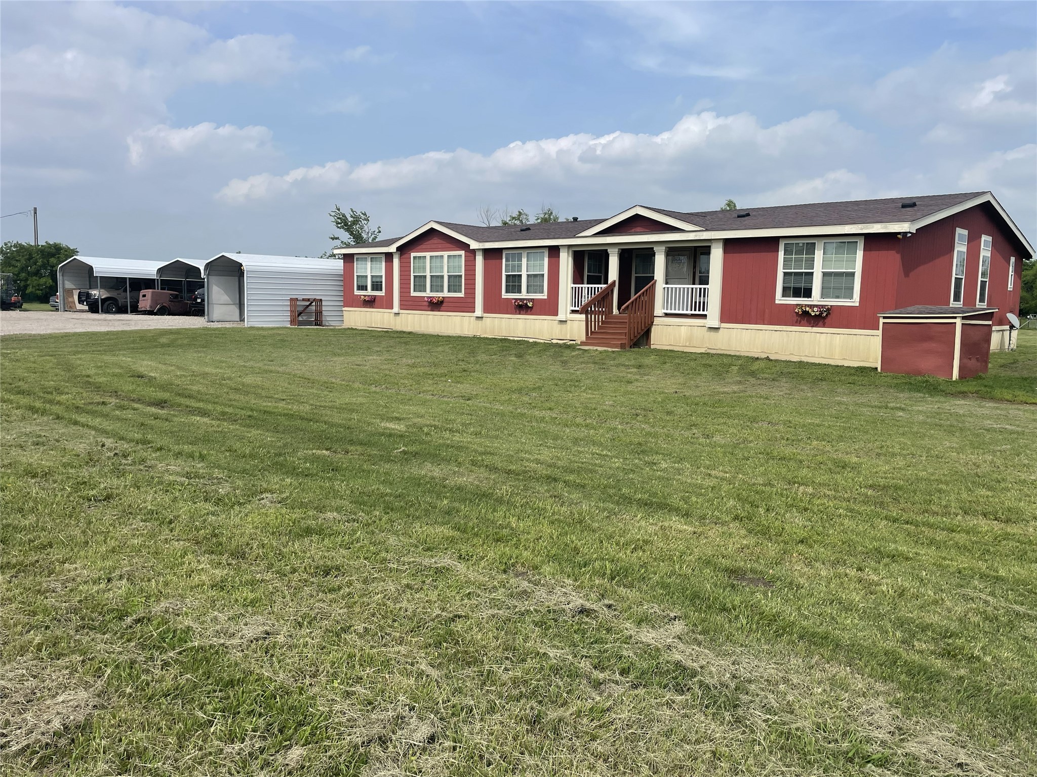Property photo 01 of 394 Emerald Glenn Lane Pilot, Point, TX 76258 | MLS #21222150