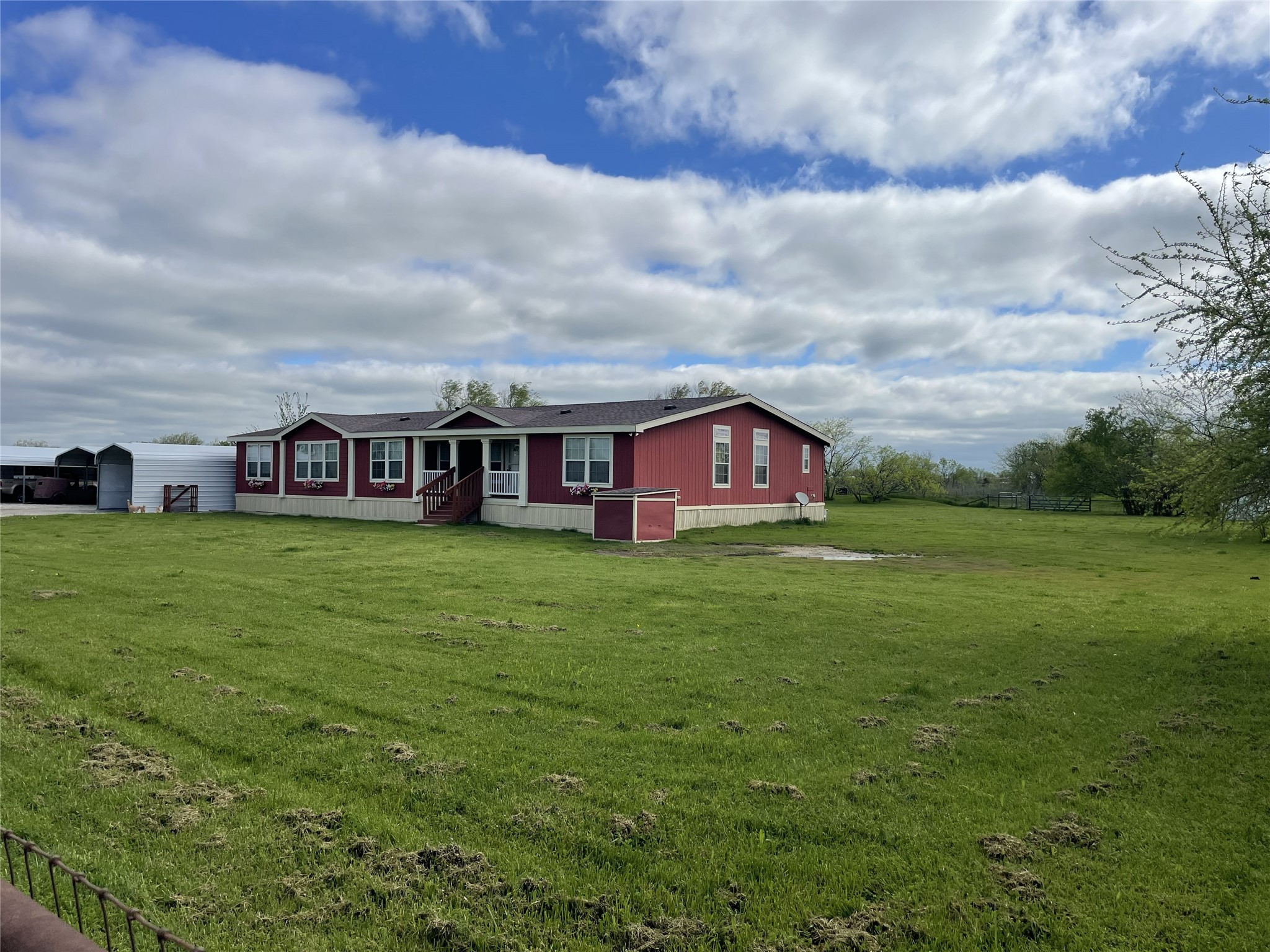Property photo 03 of 394 Emerald Glenn Lane Pilot, Point, TX 76258 | MLS #21222150