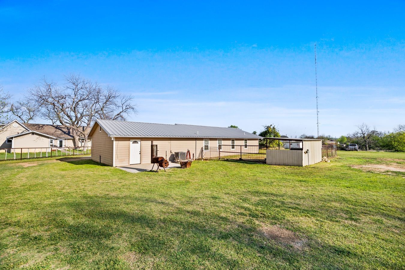 207 N Sand Street, Comanche, TX, 76442