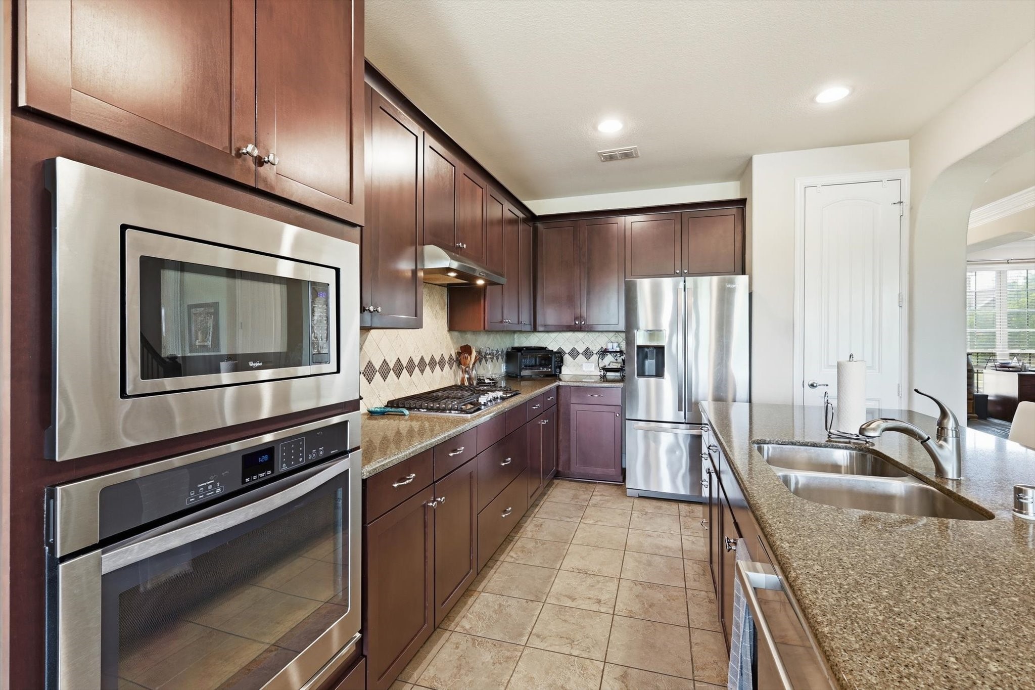 912 Hartford Court, Roanoke, TX, 76262