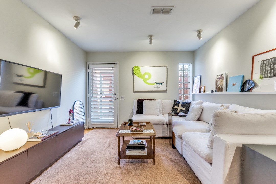 4242 Buena Vista Street UNIT&nbsp;16, Dallas, TX, 75205