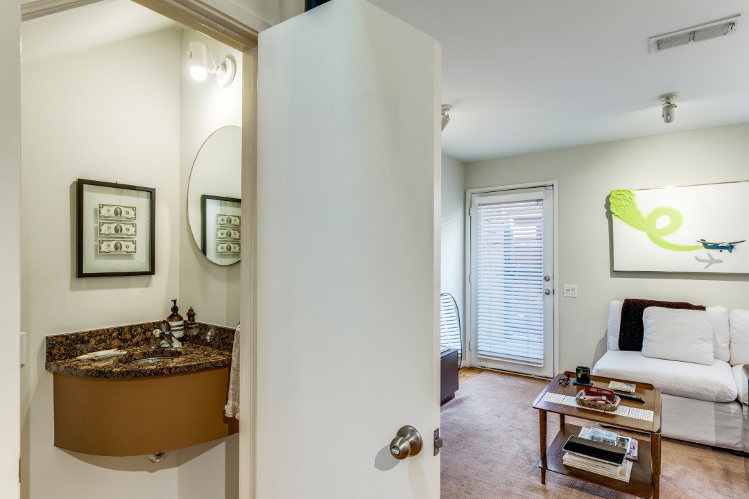 4242 Buena Vista Street UNIT&nbsp;16, Dallas, TX, 75205