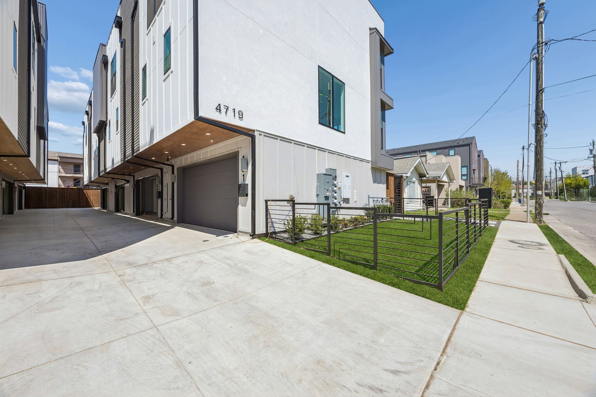 Property photo 01 of 4719 Manett Street UNIT 101, Dallas, TX 75204 | MLS #21223286