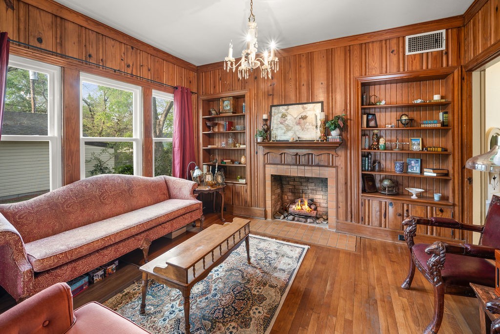 327 N Ponsard Street, Troup, TX, 75789