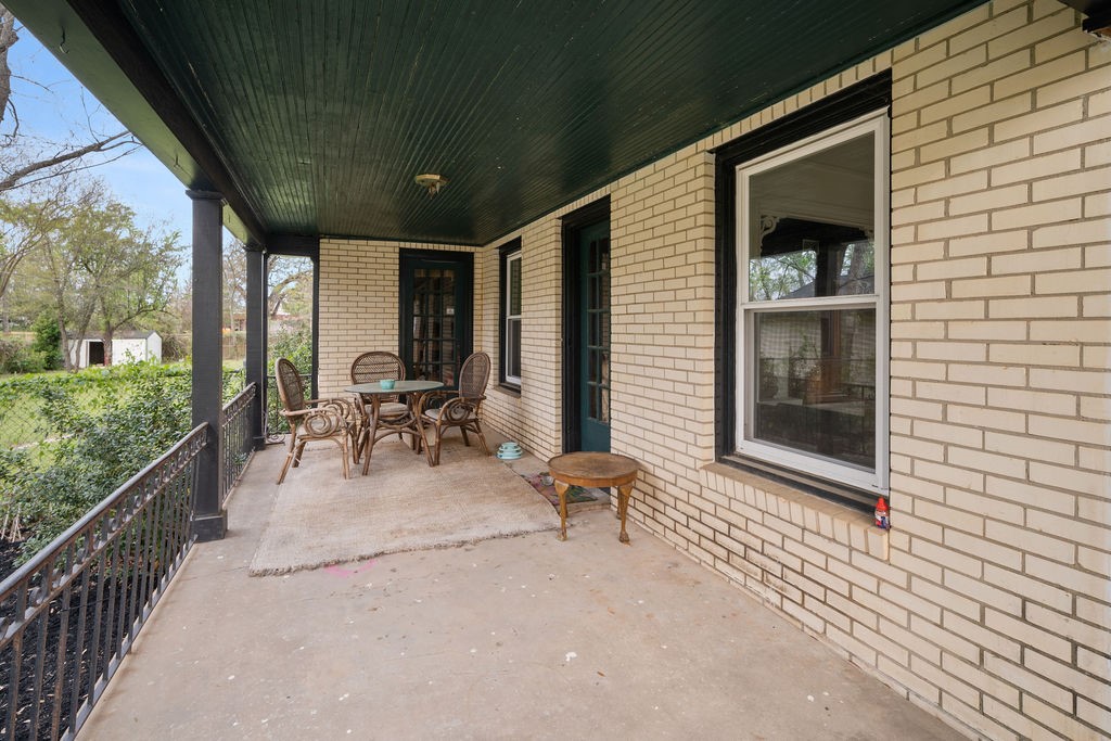 327 N Ponsard Street, Troup, TX, 75789