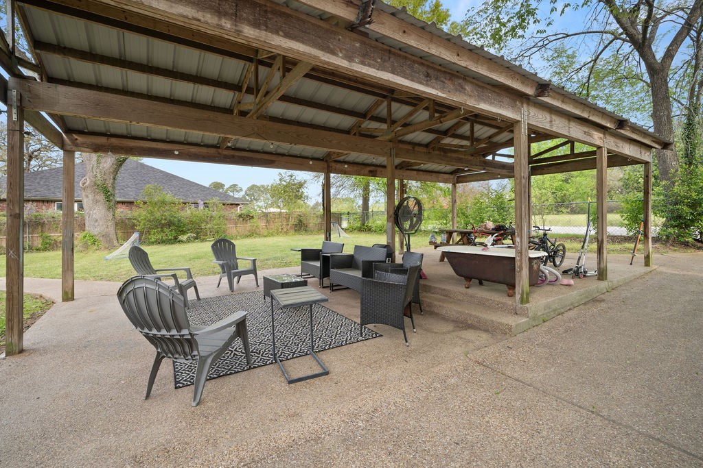327 N Ponsard Street, Troup, TX, 75789