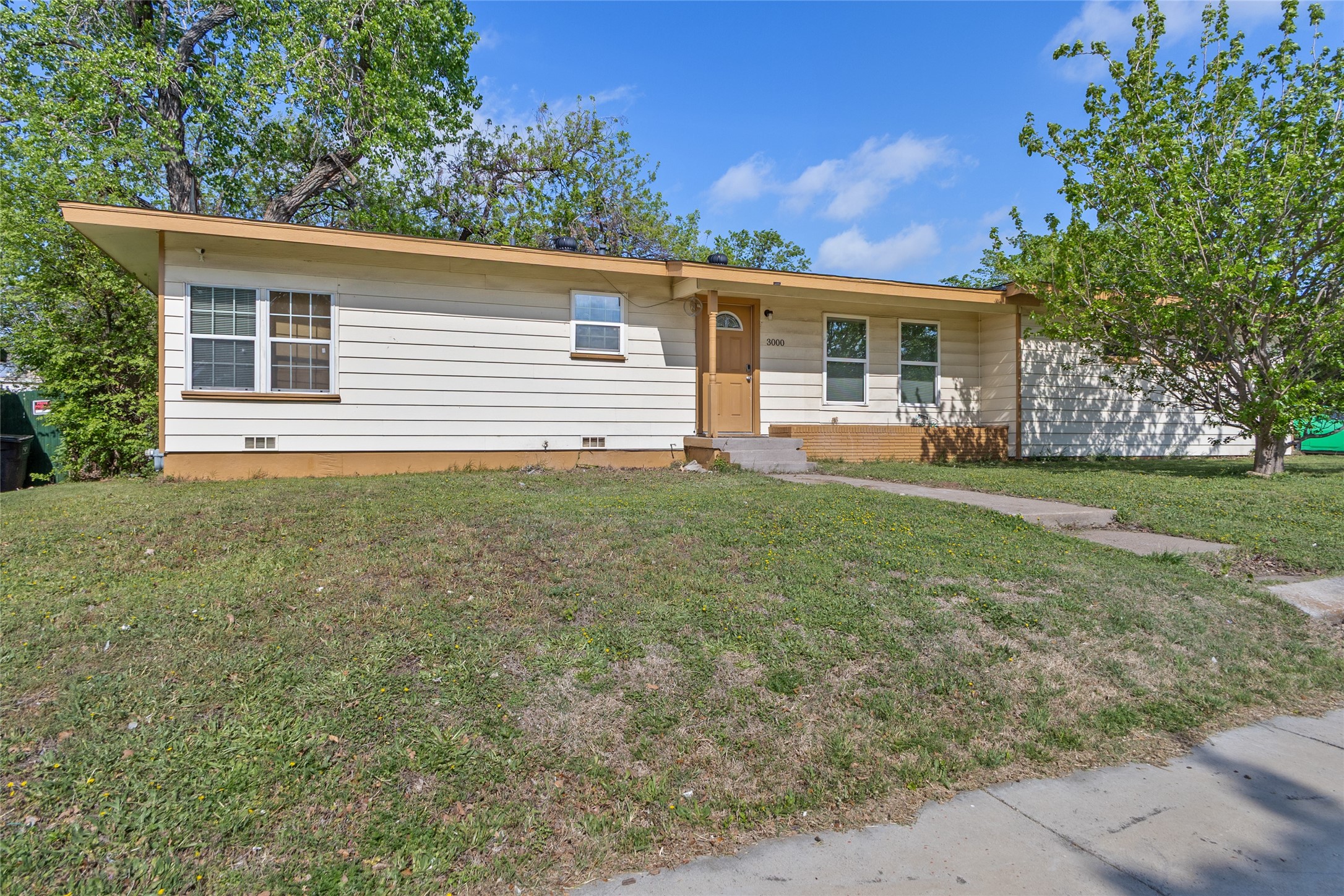 Property photo 01 of 3000 Pate Drive Fort, Worth, TX 76105 | MLS #21223426