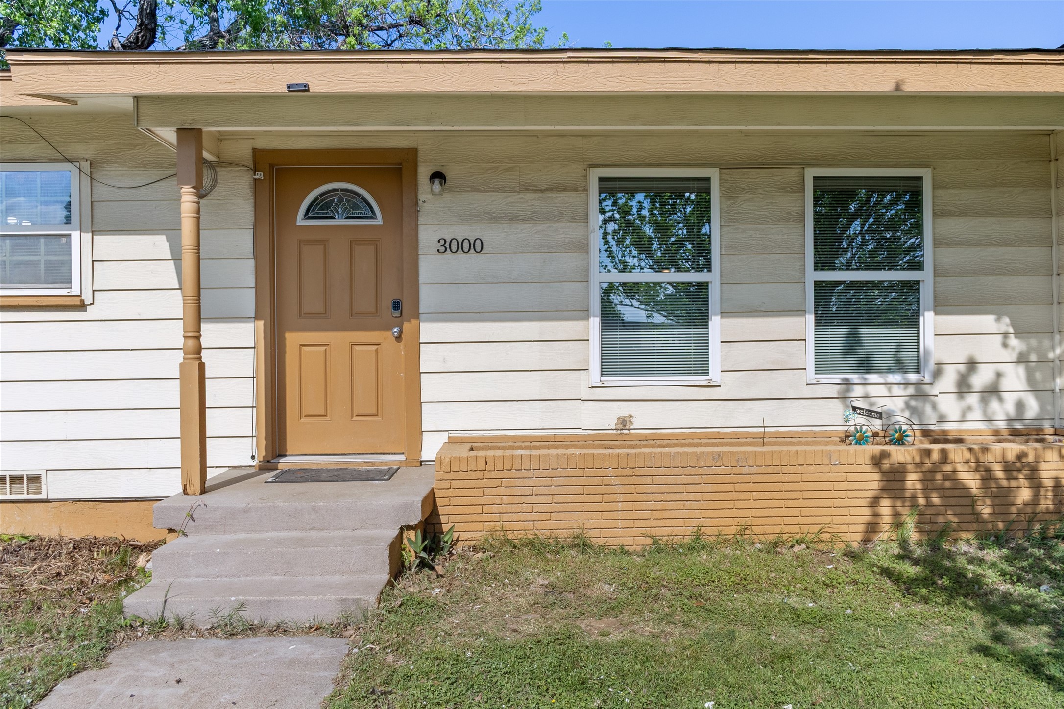 Property photo 02 of 3000 Pate Drive Fort, Worth, TX 76105 | MLS #21223426