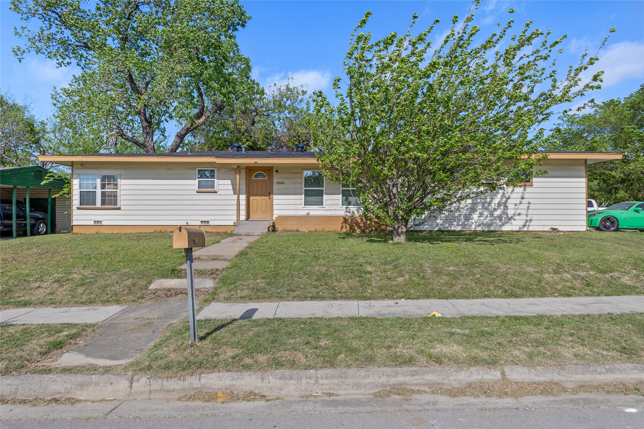 Property photo 03 of 3000 Pate Drive Fort, Worth, TX 76105 | MLS #21223426