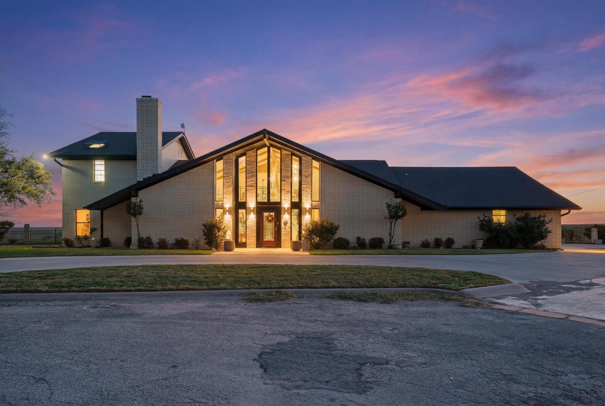 Property photo 01 of 1505 Hillcrest Street, Coleman, TX 76834 | MLS #21223460