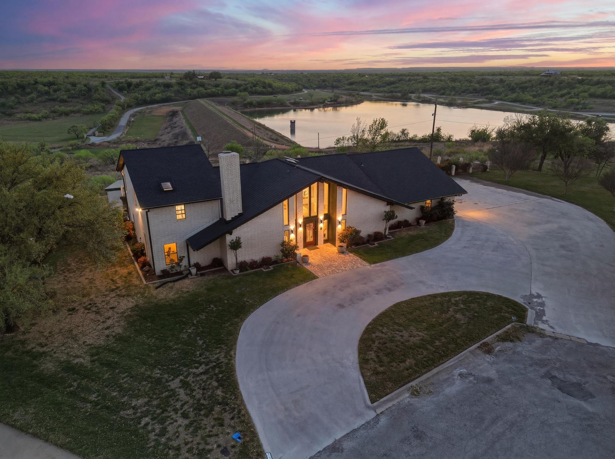 Property photo 02 of 1505 Hillcrest Street, Coleman, TX 76834 | MLS #21223460