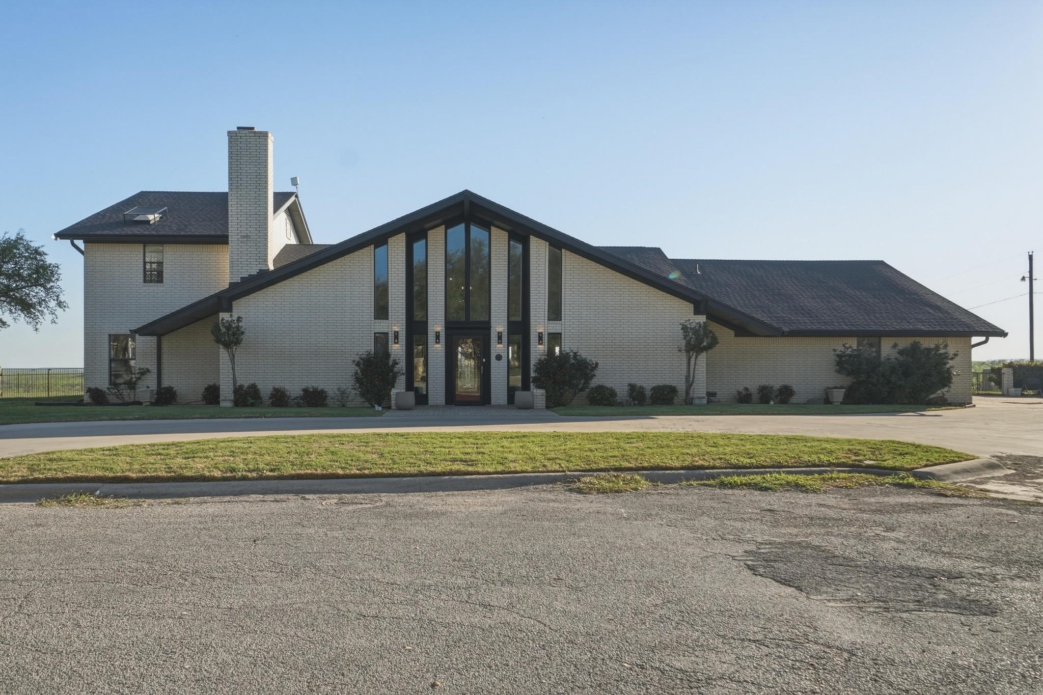 Property photo 04 of 1505 Hillcrest Street, Coleman, TX 76834 | MLS #21223460