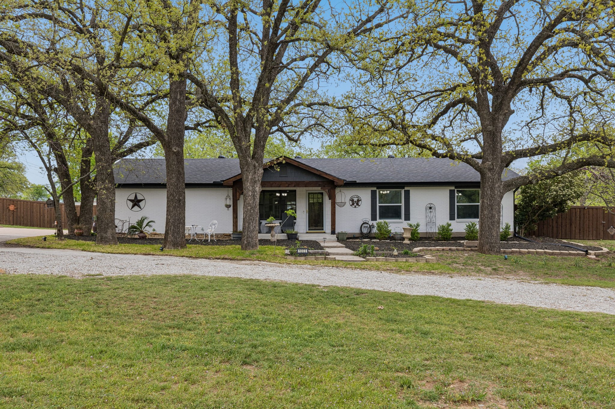 Property photo 01 of 1003 Newell Drive Hudson, Oaks, TX 76087 | MLS #21223593