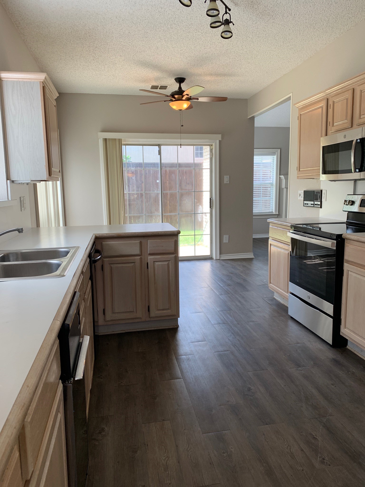 Property photo 04 of 4308 N Capistrano Drive, Dallas, TX 75287 | MLS #21224300