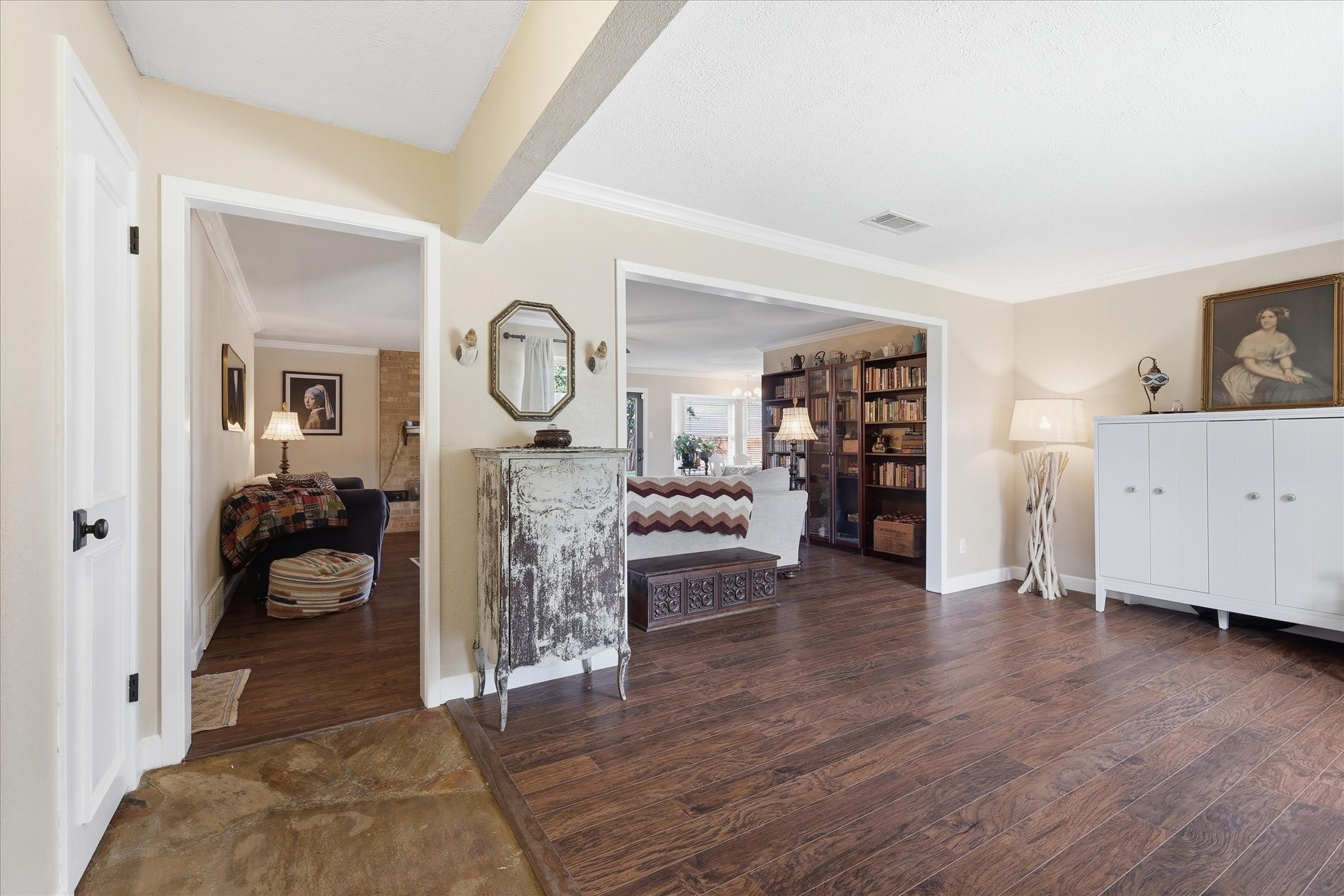 Property photo 03 of 217 E Louella Drive, Hurst, TX 76054 | MLS #21224353