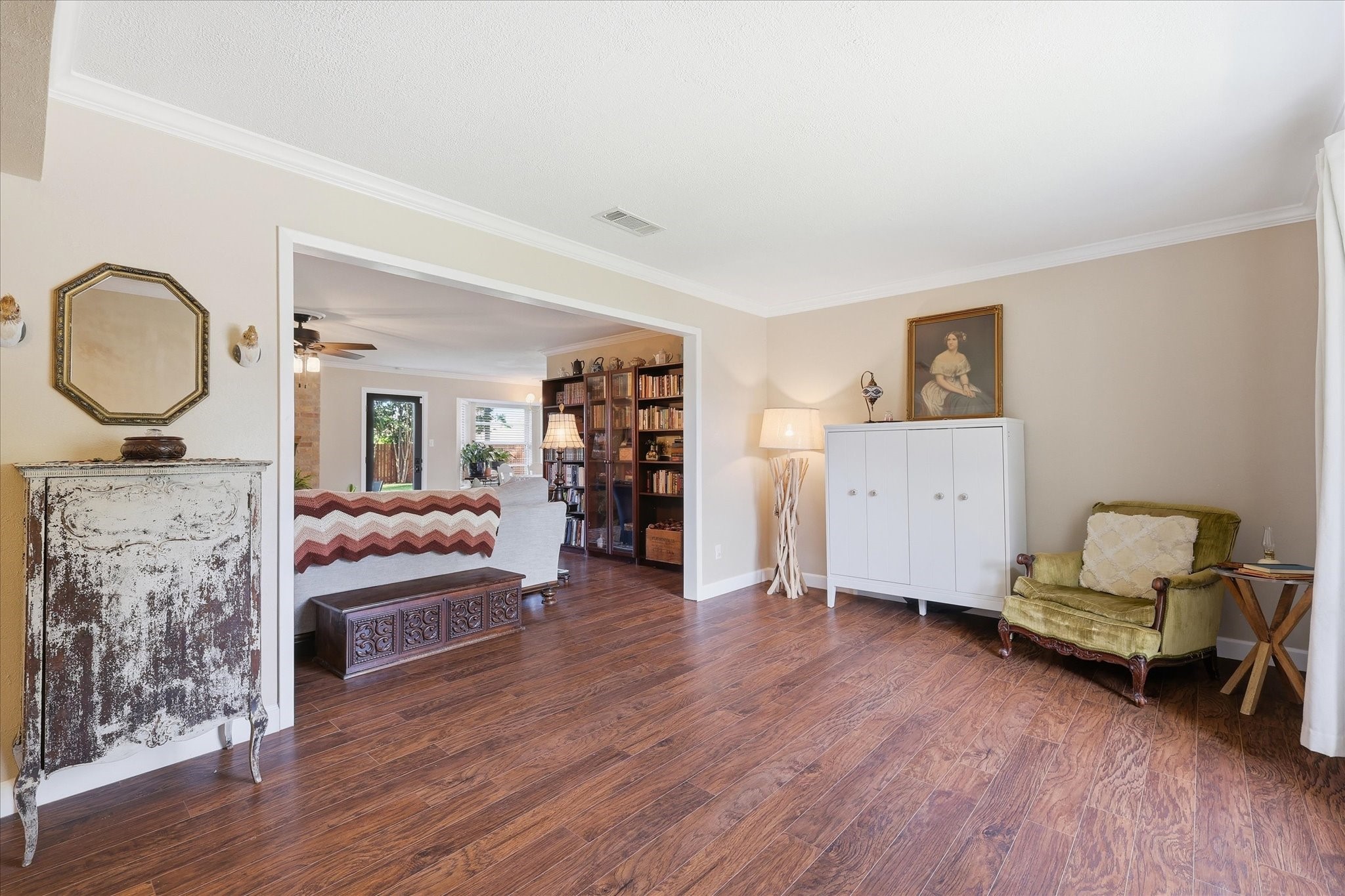 217 E Louella Drive, Hurst, TX, 76054