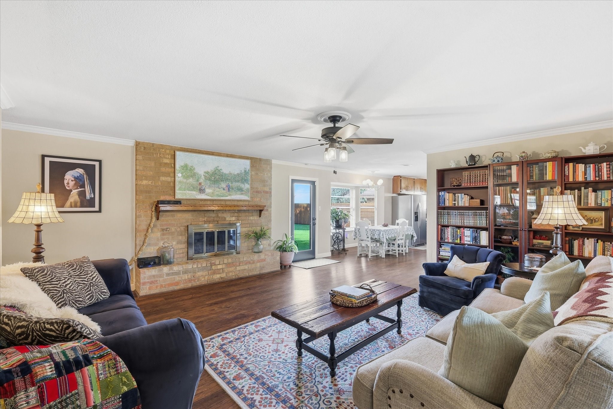 217 E Louella Drive, Hurst, TX, 76054