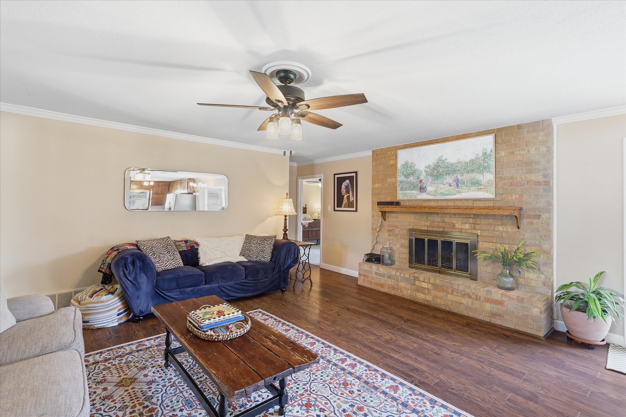 217 E Louella Drive, Hurst, TX, 76054