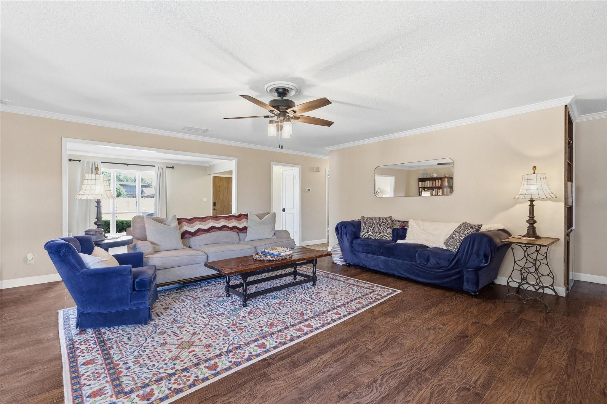 217 E Louella Drive, Hurst, TX, 76054