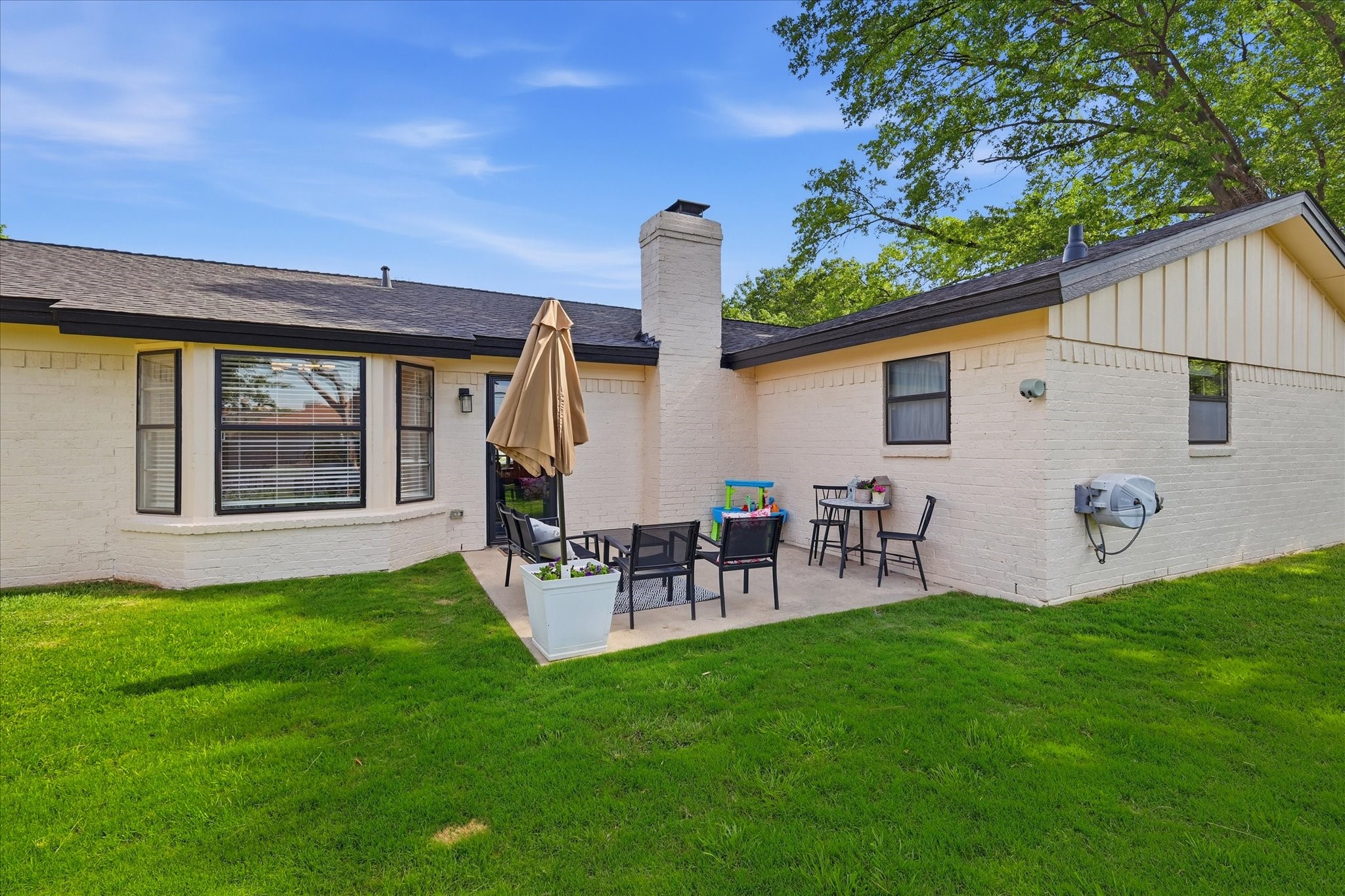 217 E Louella Drive, Hurst, TX, 76054