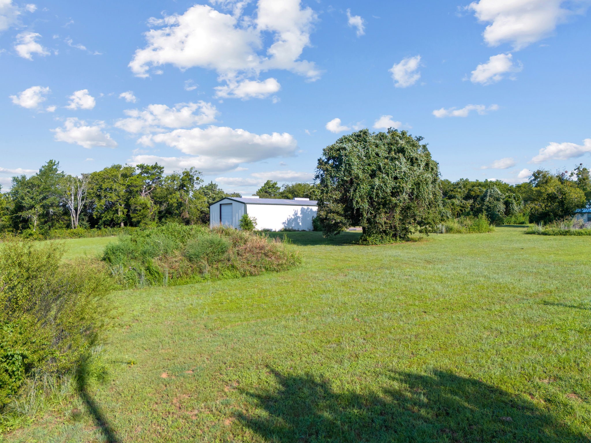 Property photo 04 of 334 Eddy Avenue, Joshua, TX 76058 | MLS #21225305