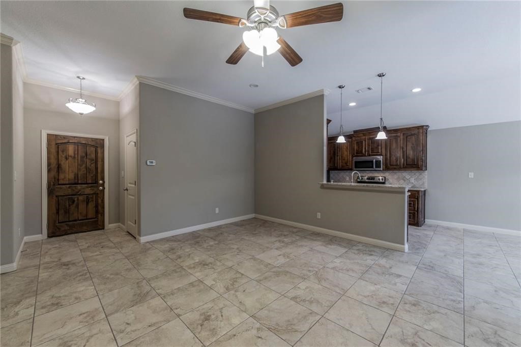 Property photo 03 of 721 Smyth Street, Aledo, TX 76008 | MLS #21225717