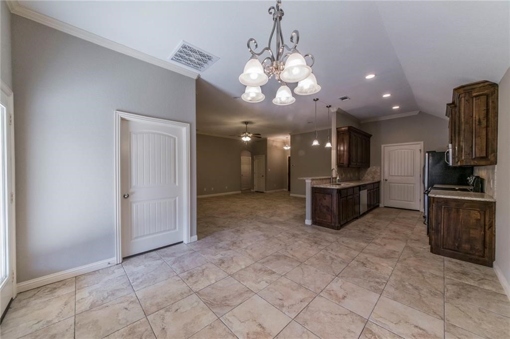 Property photo 04 of 721 Smyth Street, Aledo, TX 76008 | MLS #21225717