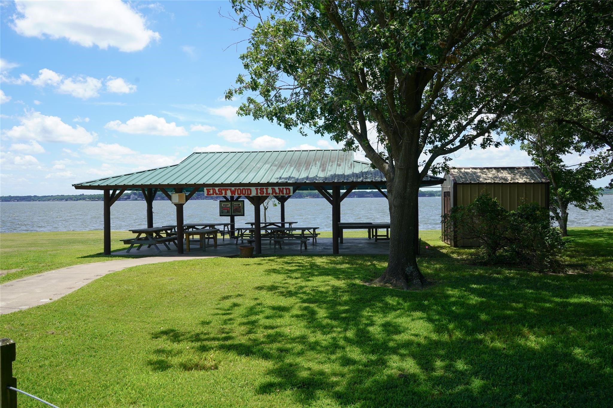 Property photo 03 of 127 Wildwood Crossover Street Gun Barrel, City, TX 75156 | MLS #21225735