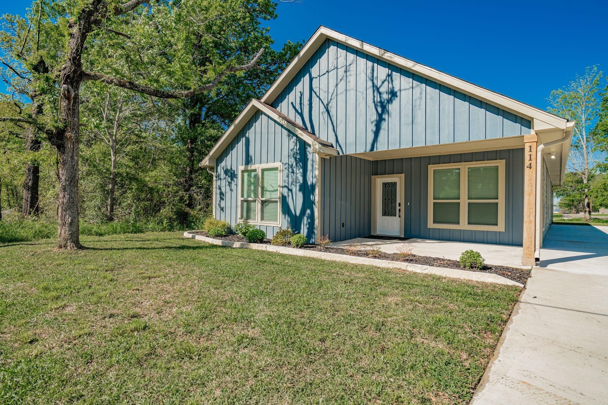 Property photo 02 of 114 Sierra Madre Street Payne, Springs, TX 75156 | MLS #21225791