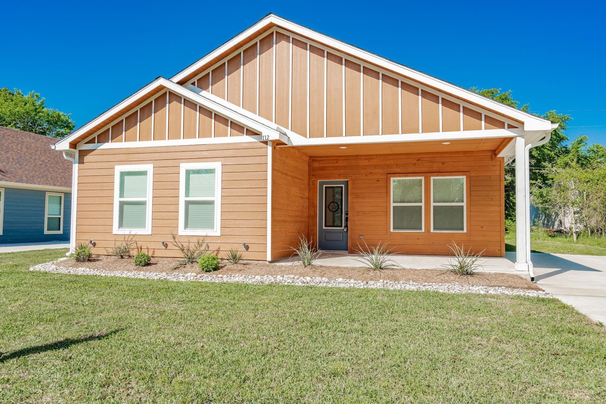Property photo 01 of 112 Sierra Madre Street Payne, Springs, TX 75156 | MLS #21225794