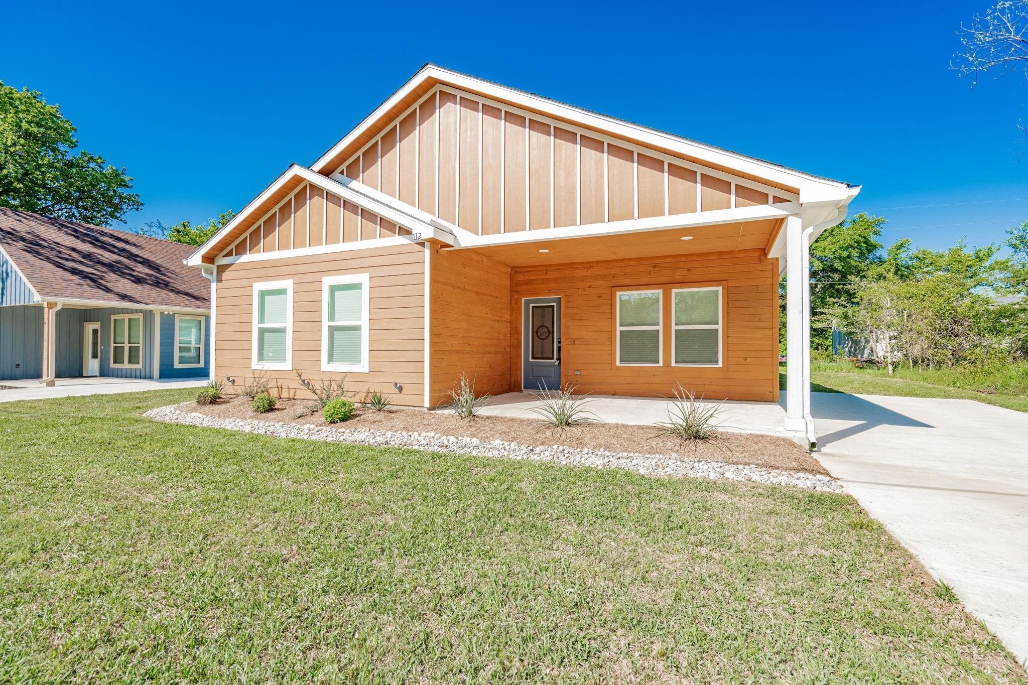 Property photo 02 of 112 Sierra Madre Street Payne, Springs, TX 75156 | MLS #21225794