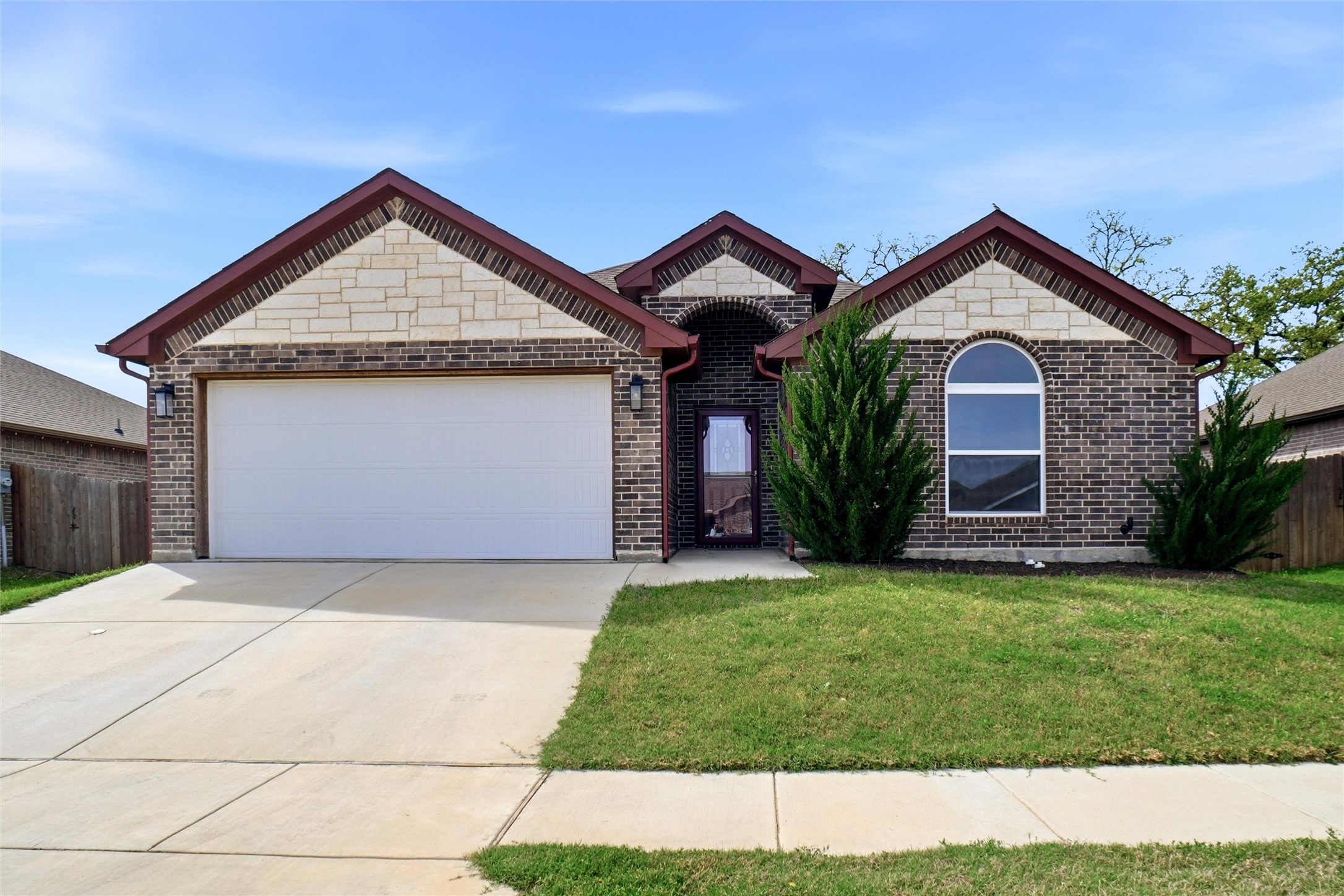 Property photo 01 of 904 Avagail Avenue, Springtown, TX 76082 | MLS #21226139