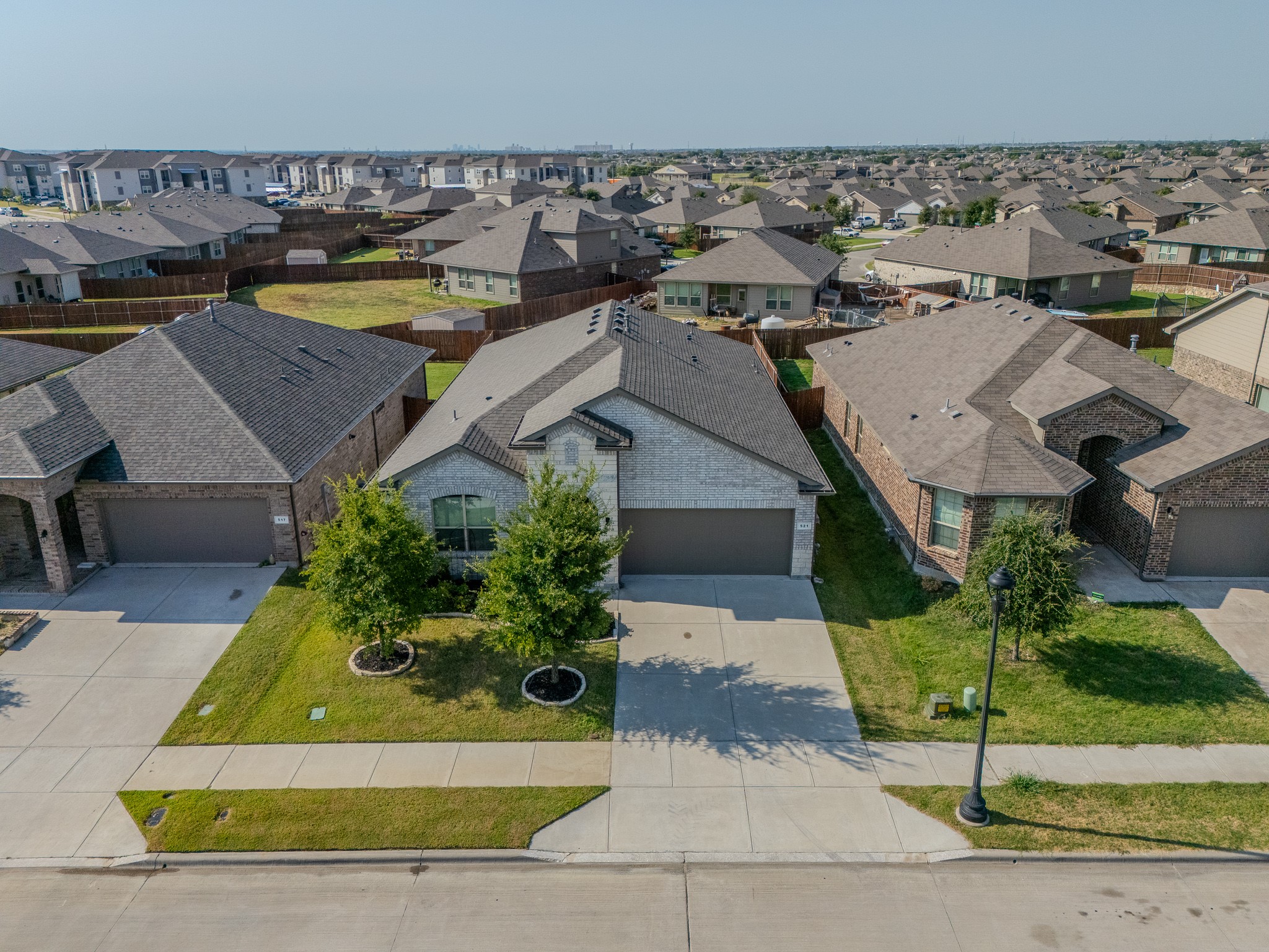 Property photo 01 of 521 Dunmore Drive Fort, Worth, TX 76052 | MLS #21226246