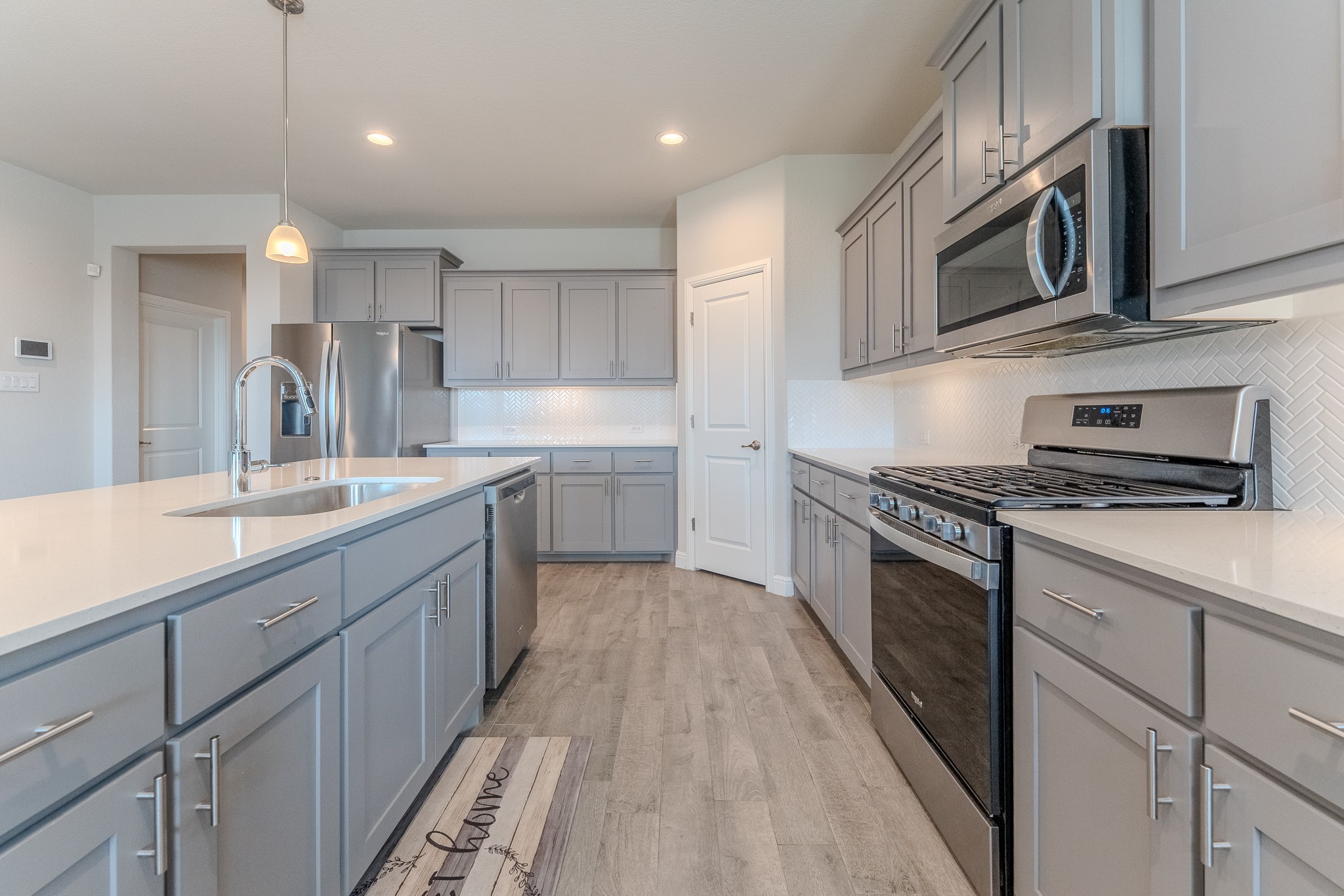 Property photo 02 of 521 Dunmore Drive Fort, Worth, TX 76052 | MLS #21226246