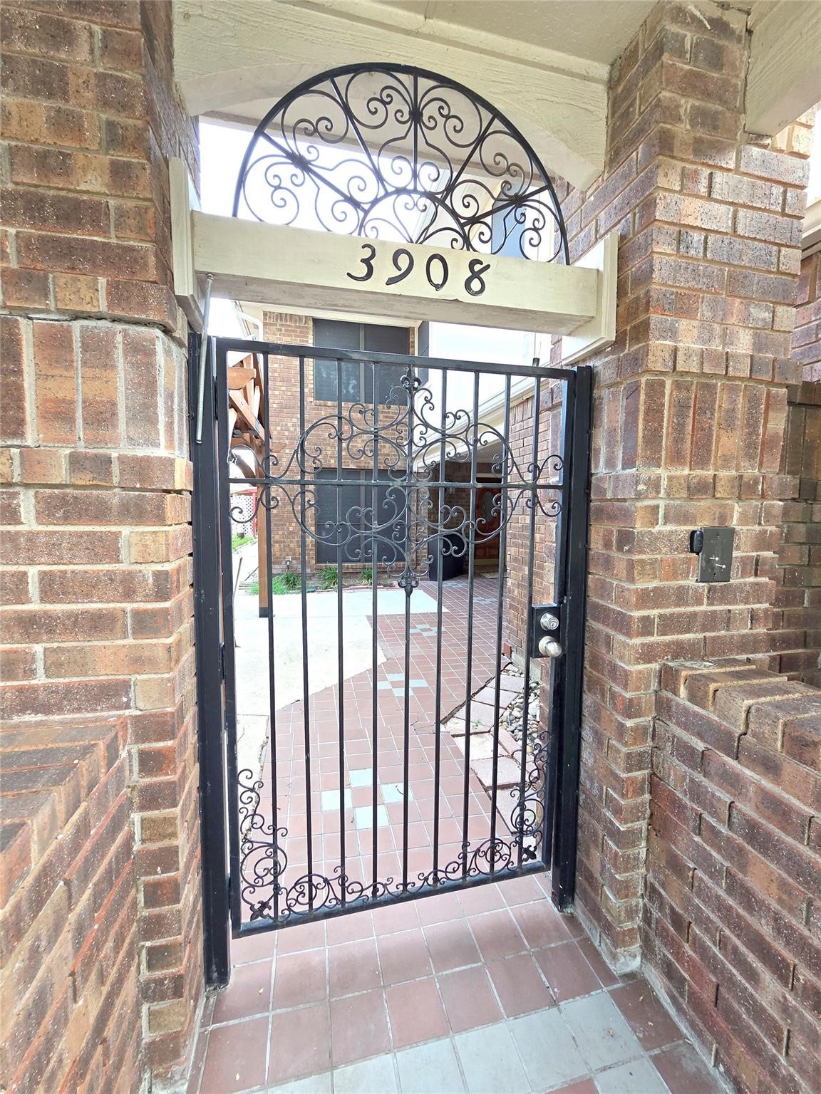 Property photo 04 of 3908 Denham Way, Plano, TX 75023 | MLS #21226334