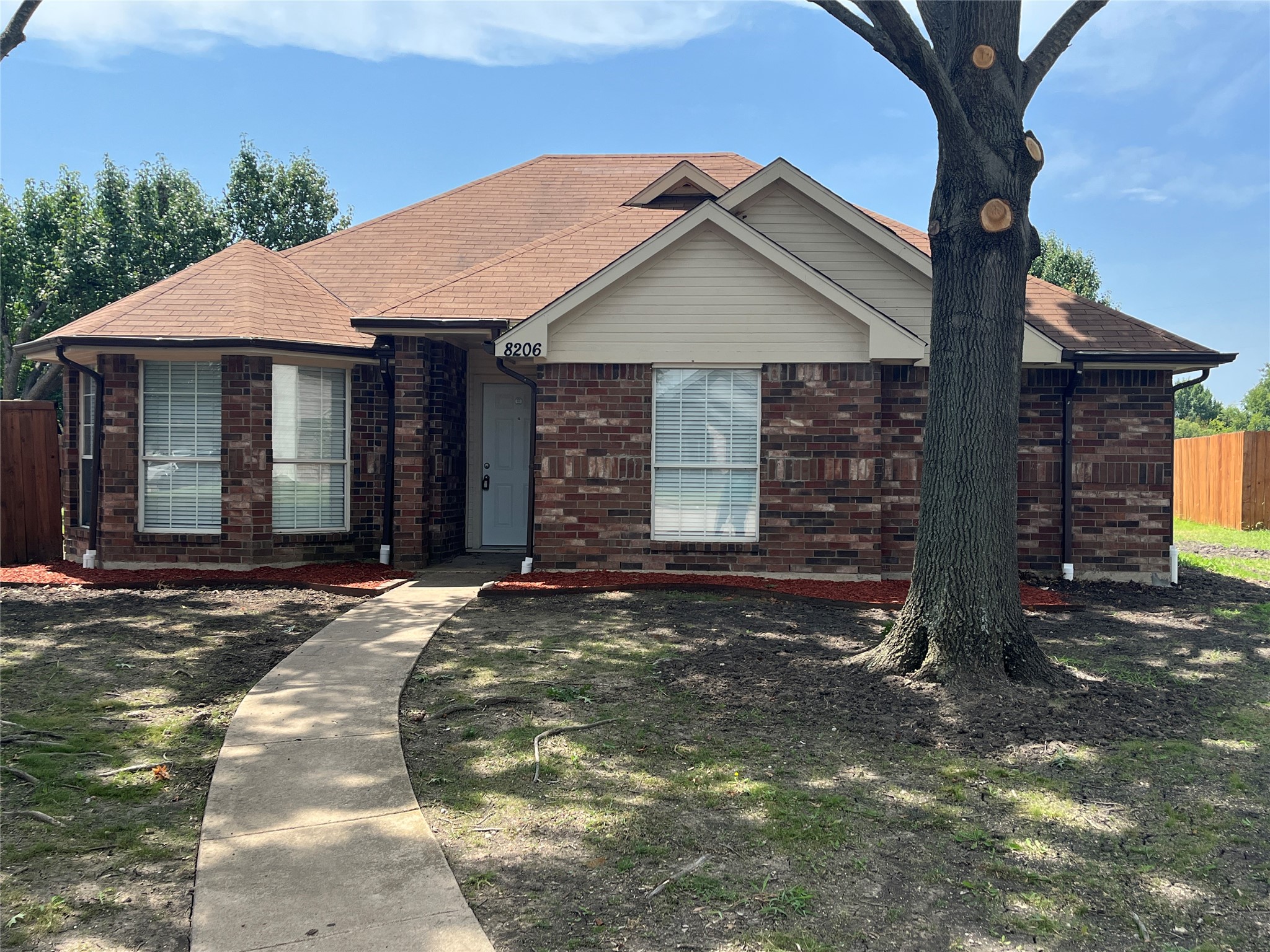 Property photo 01 of 8206 Quail Court, Rowlett, TX 75089 | MLS #21226440