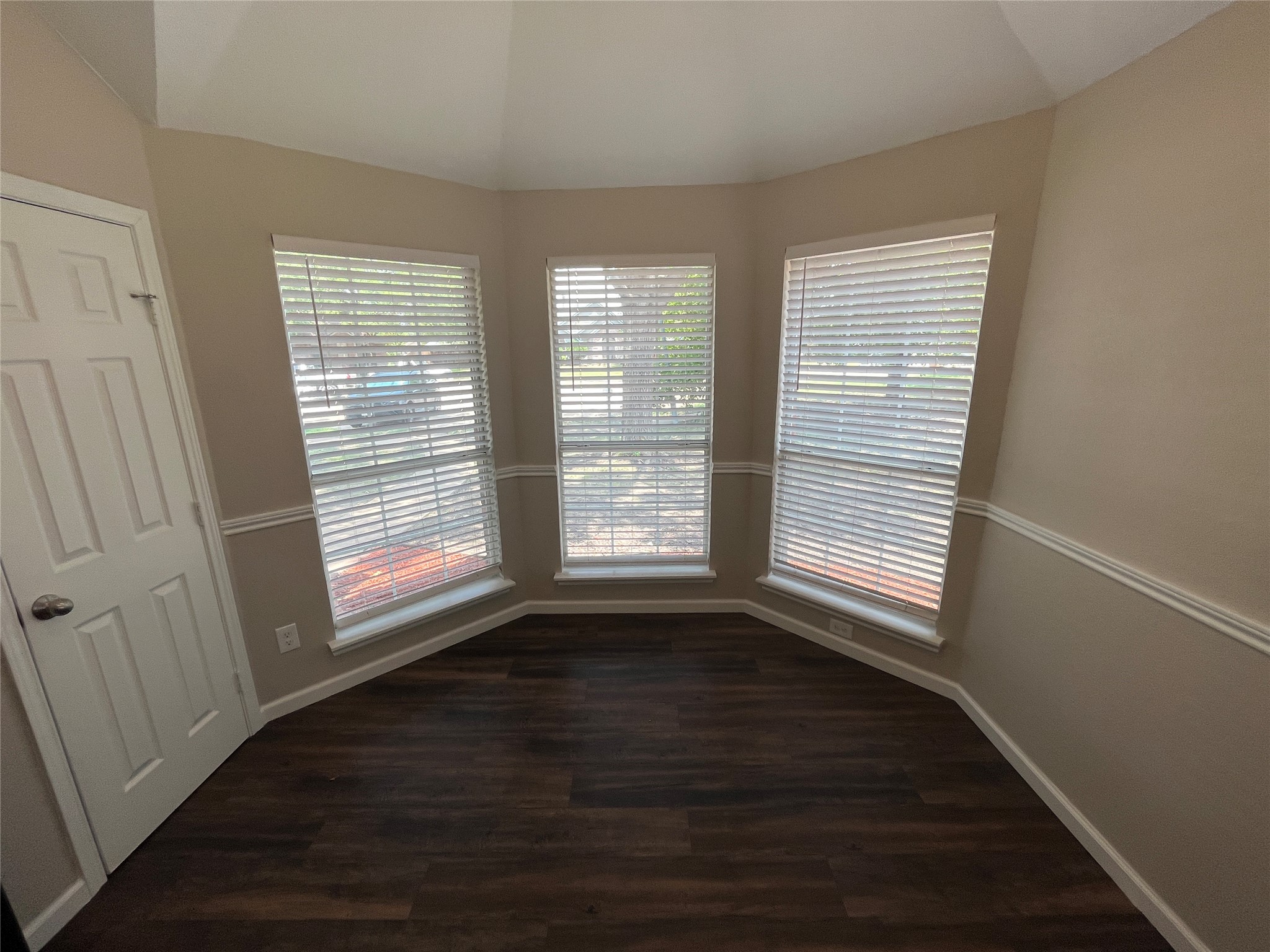 Property photo 04 of 8206 Quail Court, Rowlett, TX 75089 | MLS #21226440