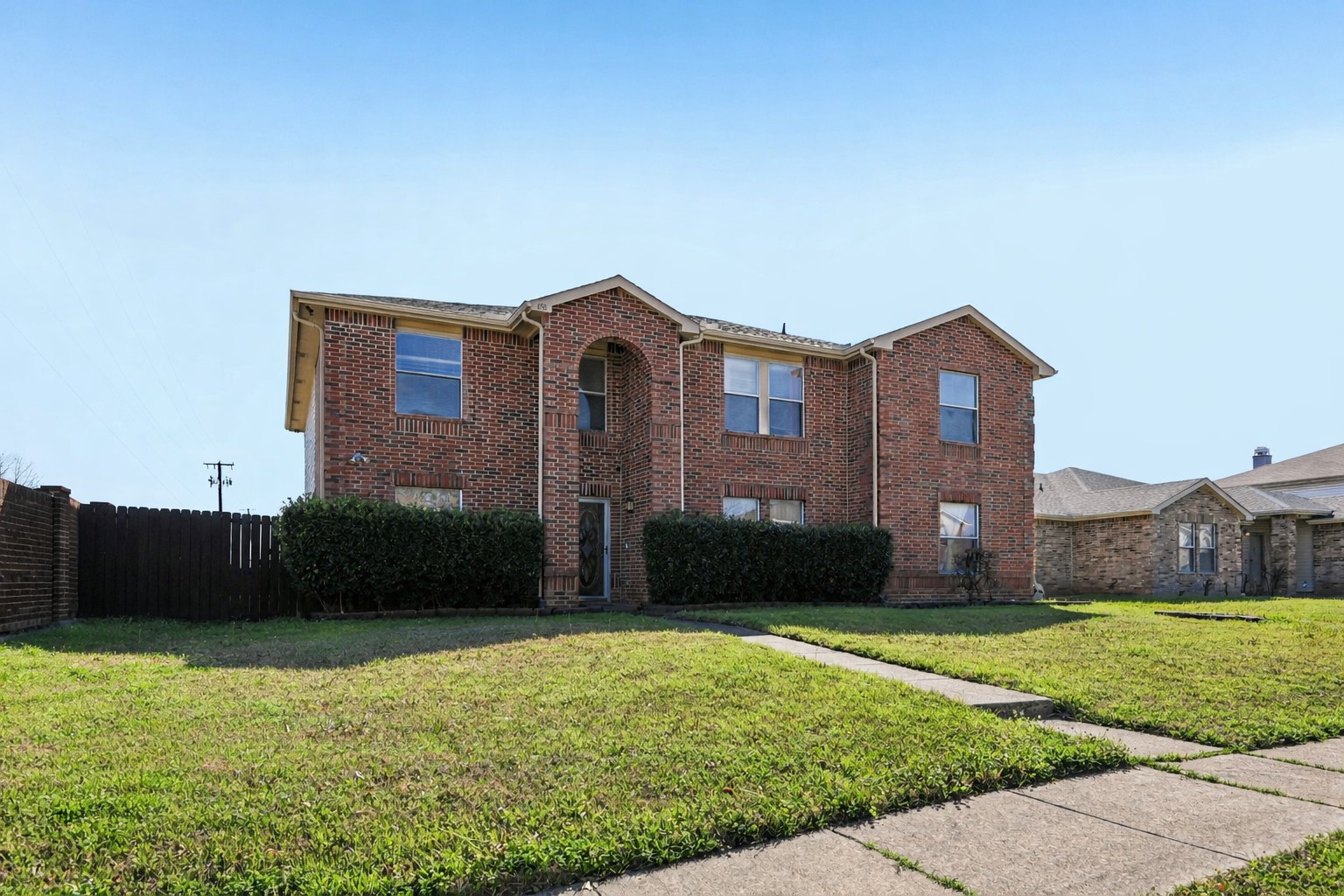Property photo 01 of 658 Bluechalk Drive, Cedar Hill, TX 75104 | MLS #21226789