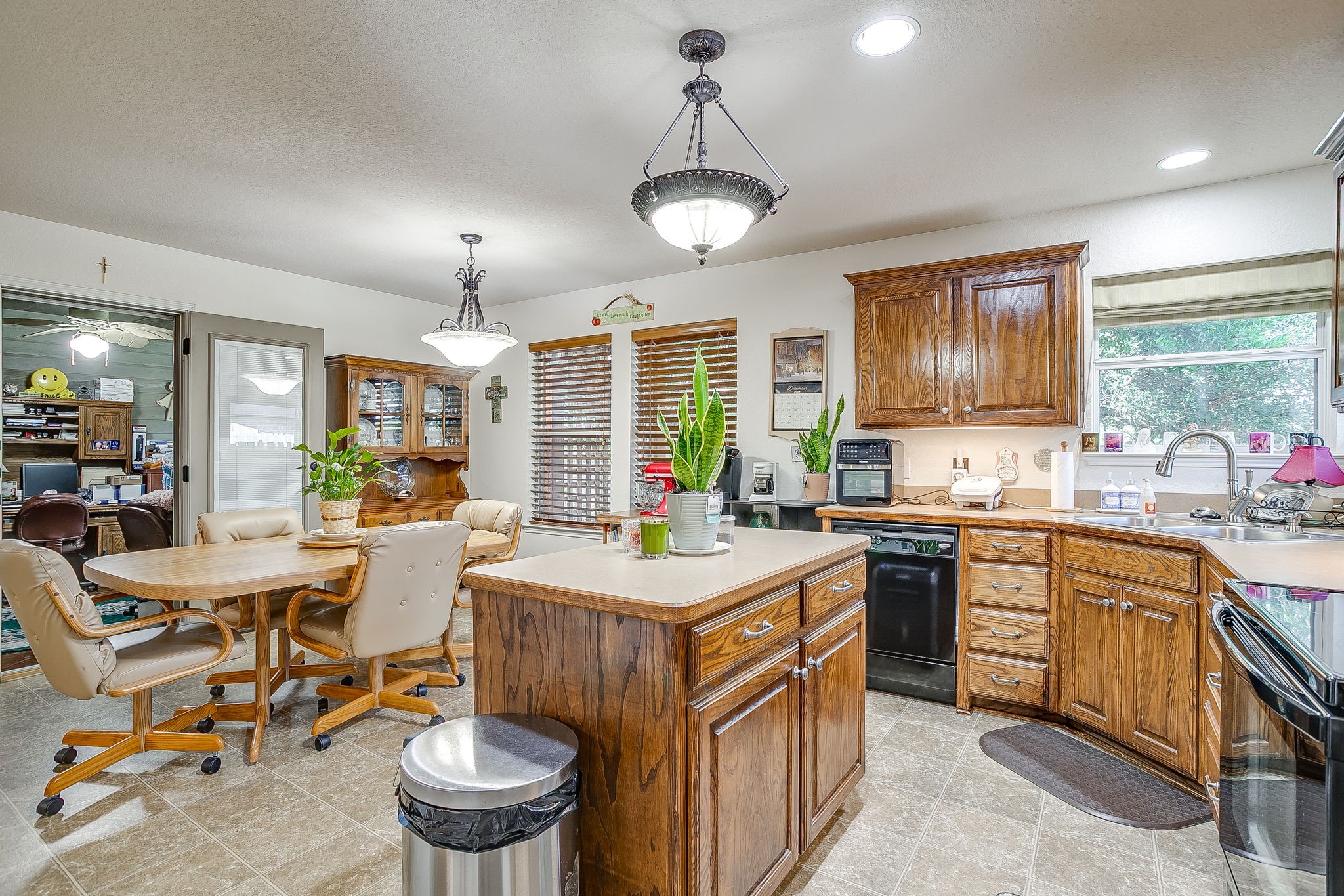 725 Snapper Drive, Burleson, TX, 76028