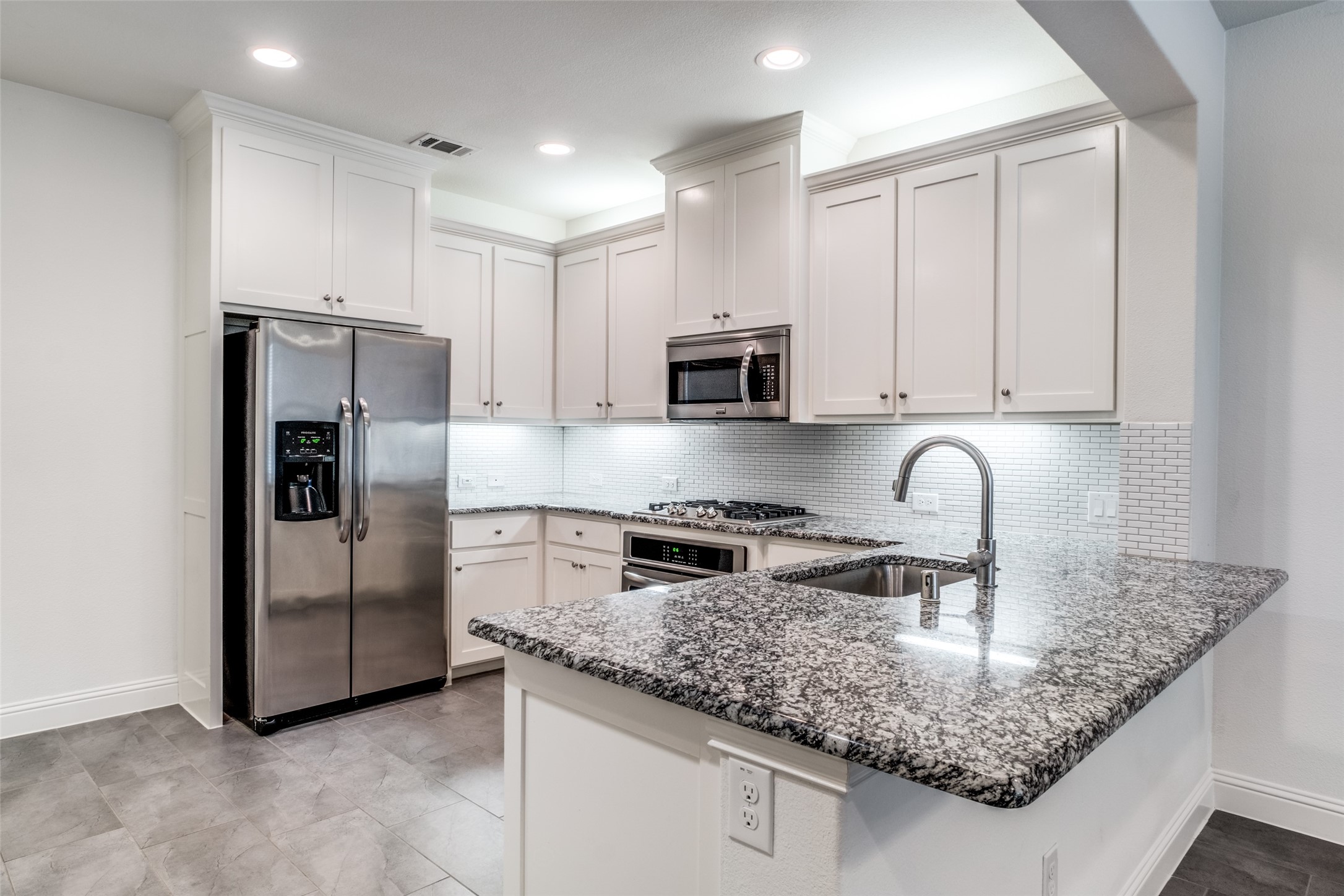 Property photo 03 of 7417 Chief Spotted Tail Drive, Mckinney, TX 75070 | MLS #21227428