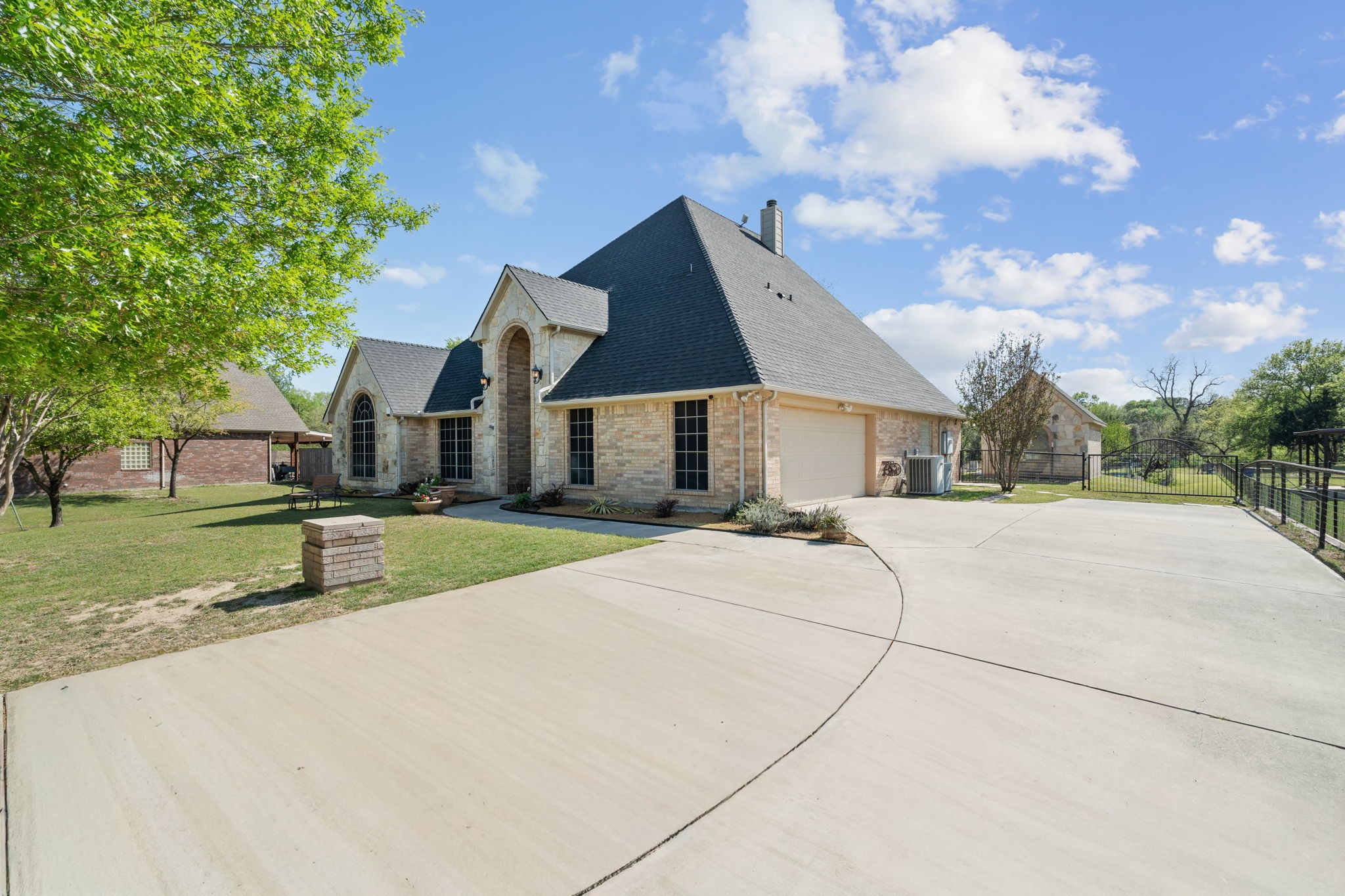112 Waterfall Court, Azle, TX, 76020